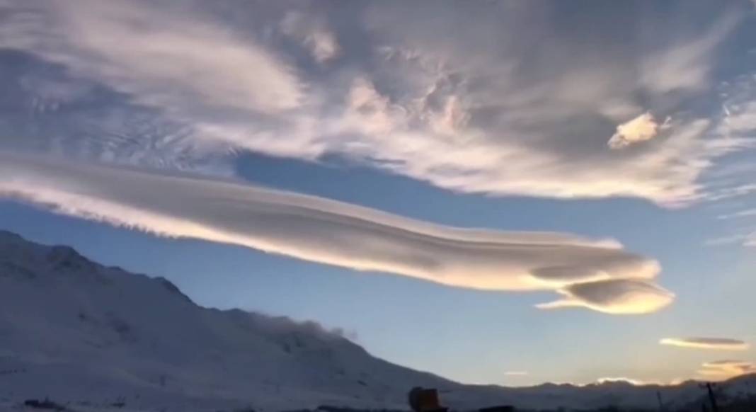 Gökyüzüne bakan şaştı kaldı! Depremin habercisi mi? Akşam saatlerinde ortaya çıktı, 45 dakika kaldı 4